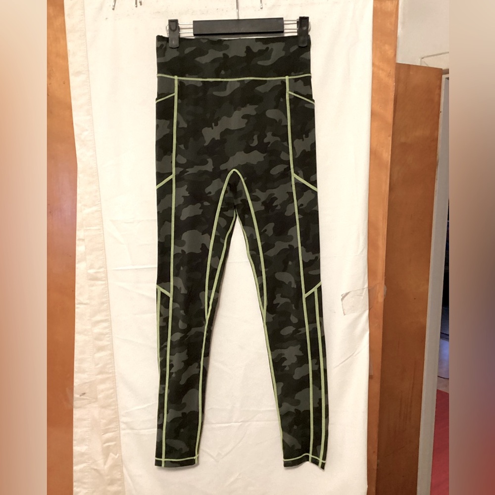 ALL ACCESS Olive Camo leggings Sz S/P